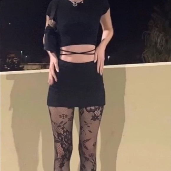 Black mini skirt - Picture 3 of 3